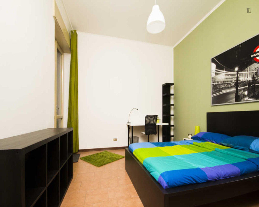Comfy double bedroom near the California metro - Milan - chambre - ImmoJeune
