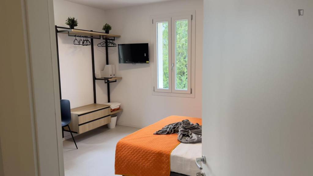Neat ensuite single bedroom near the centre of Modena - Modena - chambre - ImmoJeune