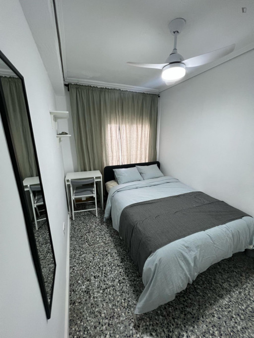 Nice double bedroom near Parc del Tossal - Alicante - chambre - ImmoJeune