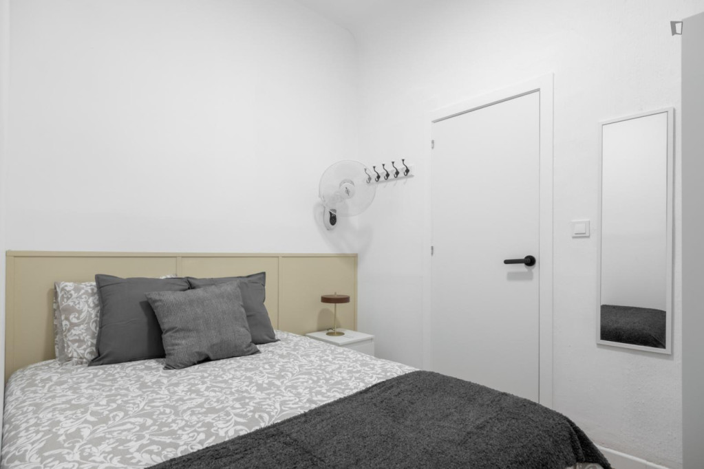 Inviting double bedroom near Marq - Castillo metro - Alicante - chambre - ImmoJeune
