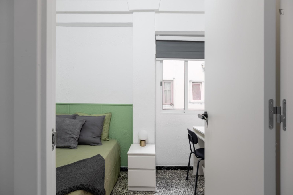 Welcoming double bedroom near the centre of Alicante - Alicante - chambre - ImmoJeune