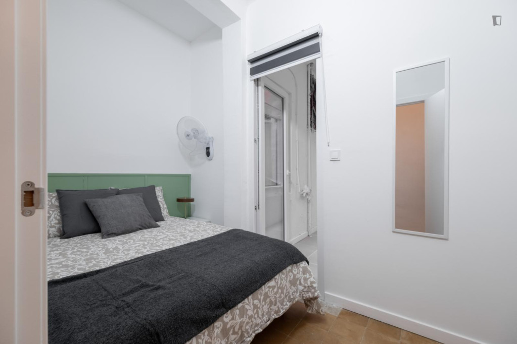Alluring double bedroom near Marq - Castillo metro - Alicante - chambre - ImmoJeune