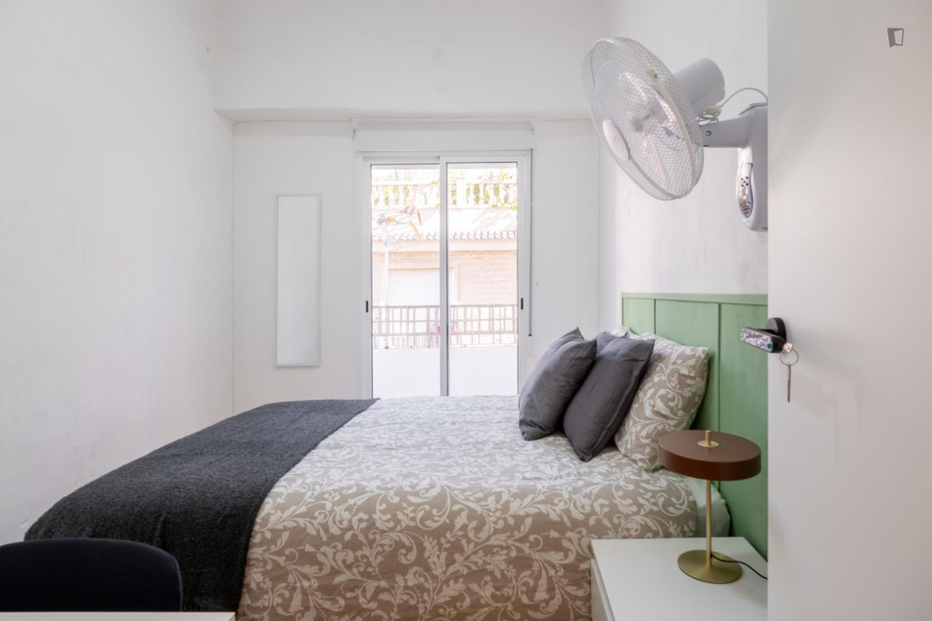 Neat double bedroom near Marq - Castillo metro - Alicante - chambre - ImmoJeune