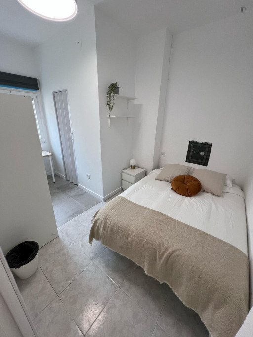Bright ensuite double bedroom in Benalua - Alicante - chambre - ImmoJeune