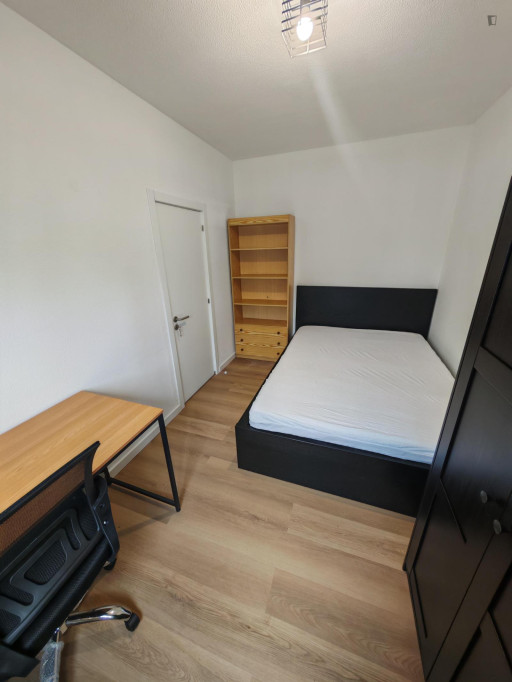 Nice bedroom in a 4-bedroom flat - Braga - chambre - ImmoJeune