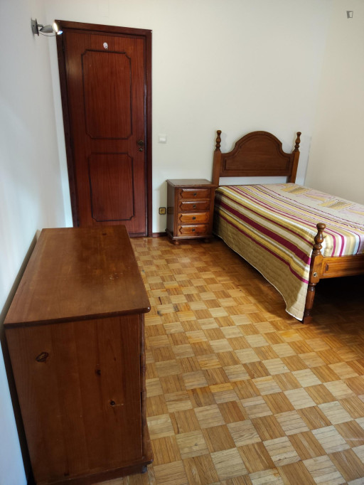 Nice bedroom in Coimbra - Coimbra - chambre - ImmoJeune