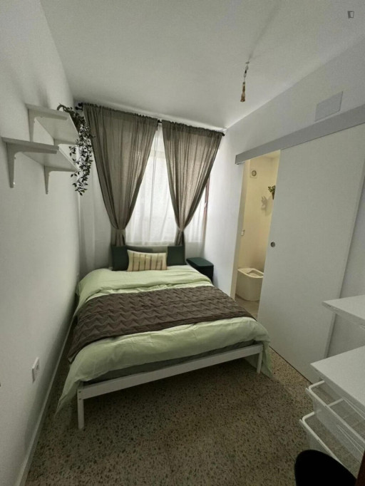 Very charming double bedroom in Torrent - Valence - chambre - ImmoJeune