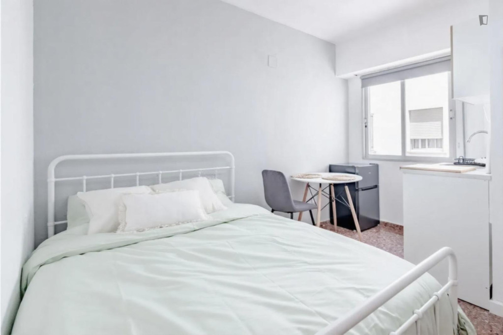 Double ensuite bedroom with a kitchenette, in Aldaia - Valence - chambre - ImmoJeune