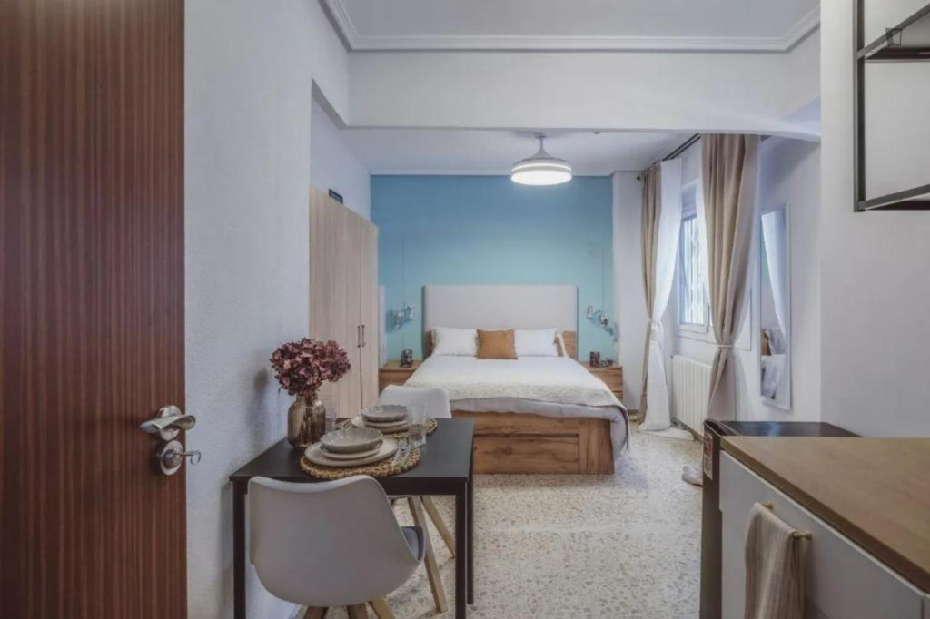 Cool double ensuite bedroom with a kitchenette, in Torrent - Valence - chambre - ImmoJeune
