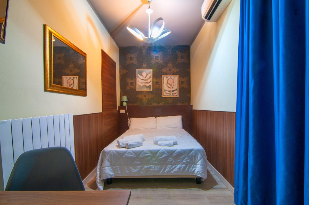 Pleasant double ensuite bedroomm in the Borgo Roma neighbourhood - Verona - chambre - ImmoJeune