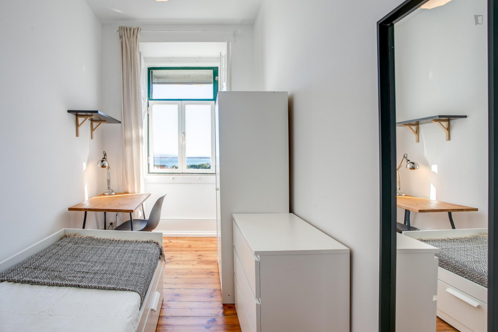 Luminous single bedroom in trendy Santos