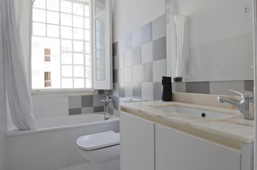 Cosy double bedroom close to Faculdade de Ciências da Universidade de Lisboa