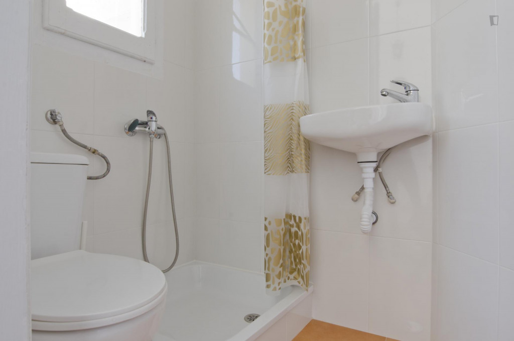 Cosy double bedroom close to Faculdade de Ciências da Universidade de Lisboa