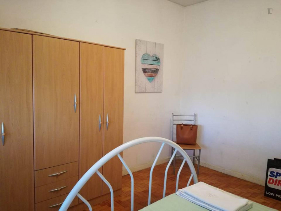 Comfortable double bedroom in residential Ramalde
