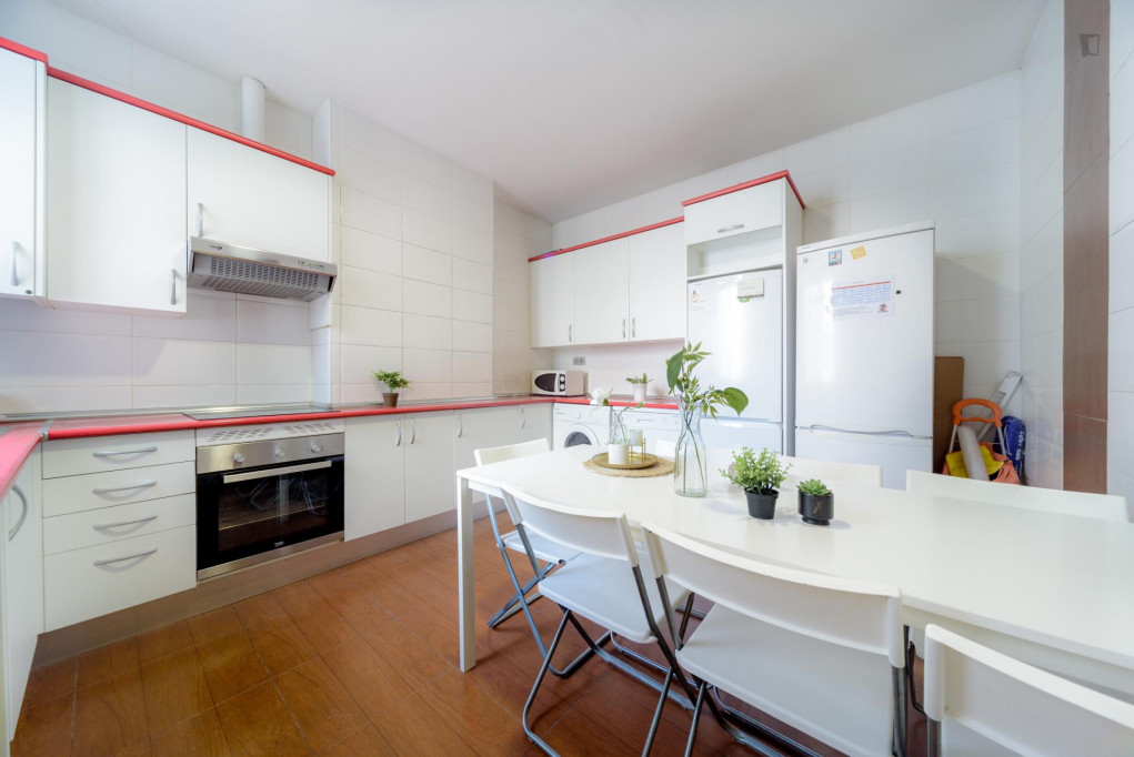 Single bedroom in 8-bedroom flat in La Latina