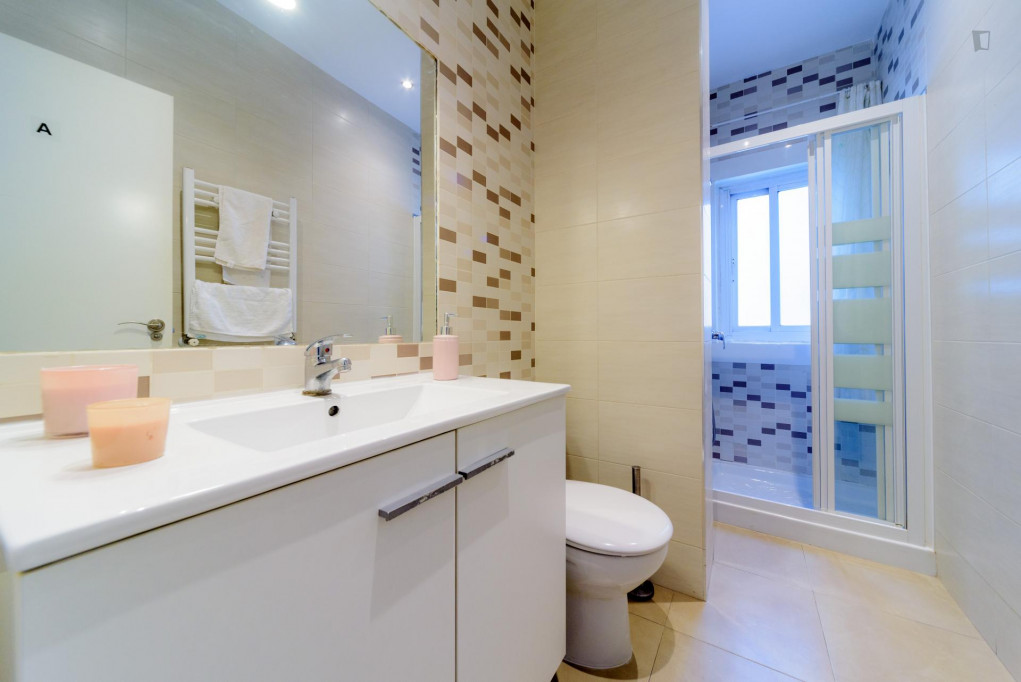 Single bedroom in 8-bedroom flat in La Latina