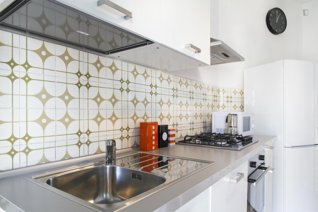 Cozy double bedroom in a 5-bedroom apartment near Affori Centro metro station