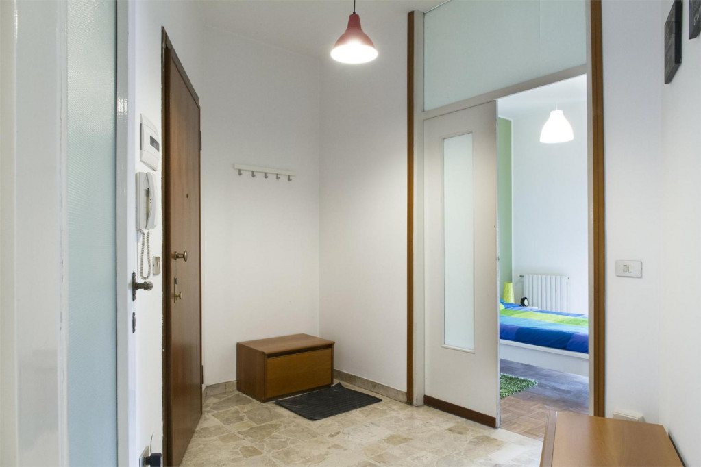 Cozy double bedroom in a 5-bedroom apartment near Affori Centro metro station