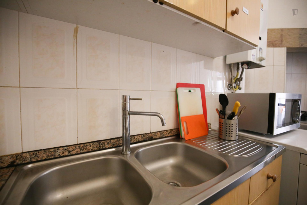 Single bedroom in 7-bedroom apartment