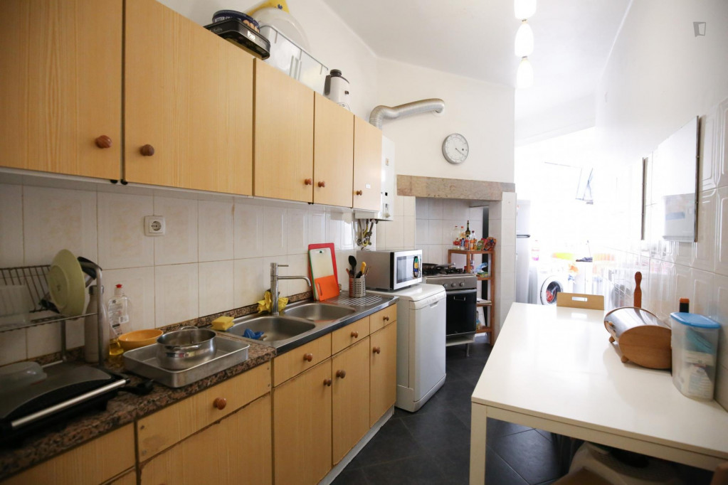 Single bedroom in 7-bedroom apartment