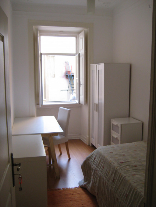 Single bedroom in 7-bedroom apartment