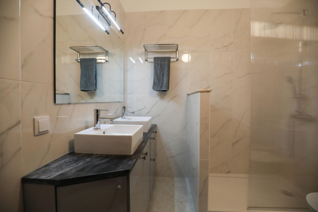 Nice single bedroom near Olaias metro station