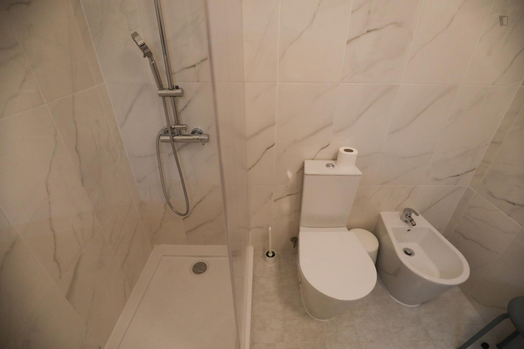 Nice single bedroom near Olaias metro station