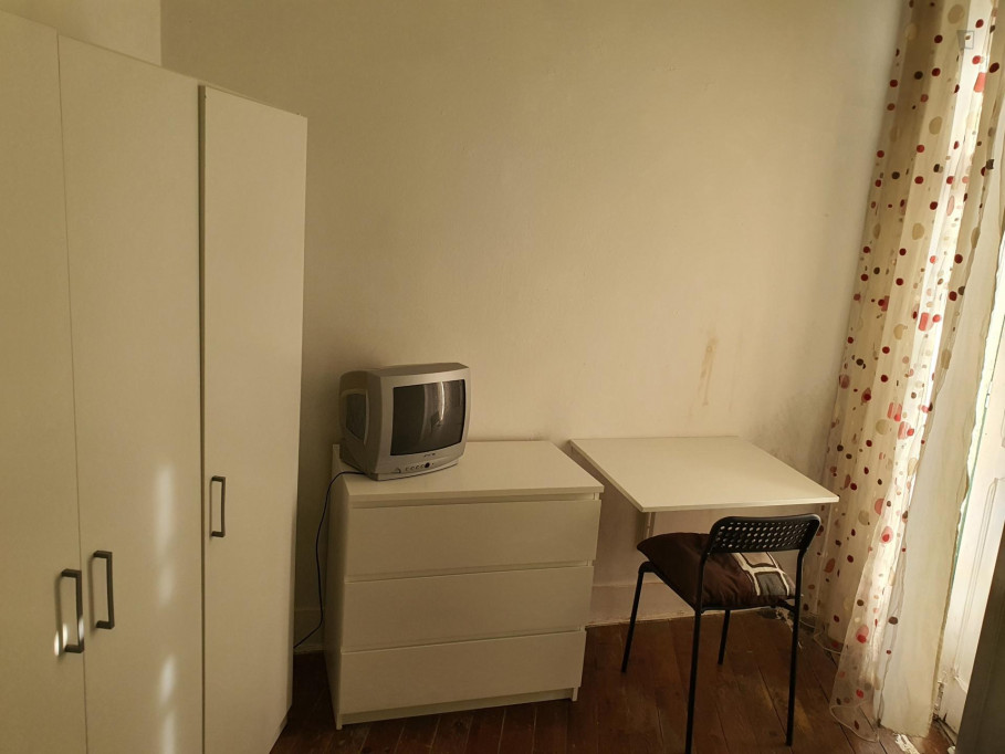 Single bedroom, with balcony