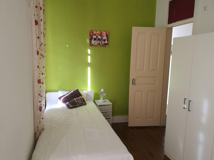 Single bedroom, with balcony
