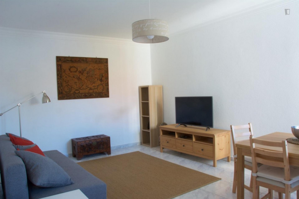 Elegant apartment with beautiful natural light on leafy street next to transports & shops