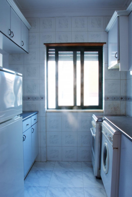 Elegant apartment with beautiful natural light on leafy street next to transports & shops