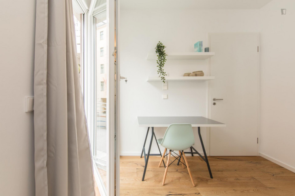 Double bedroom in 5-bedroom apartment
