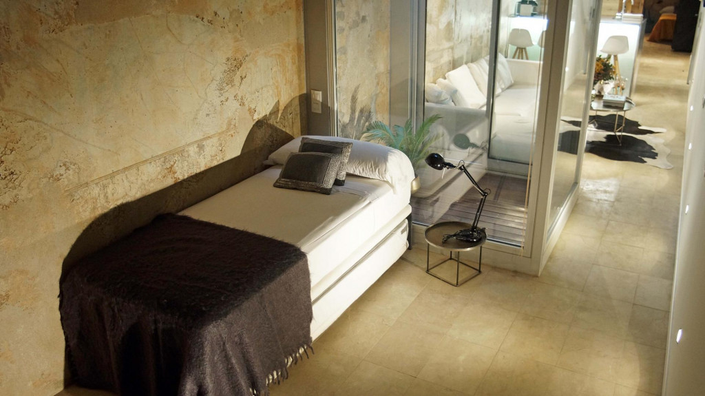 1-bedroom apartment, with outdoor area