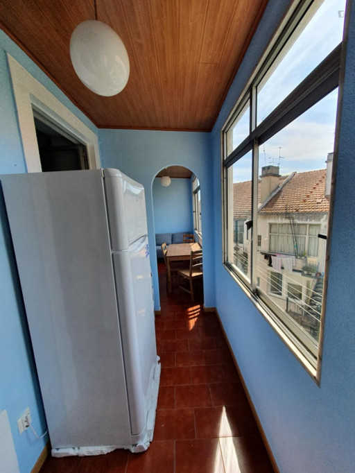 Stylish double bedroom in a 5-bedroom apartment near Anjos metro station