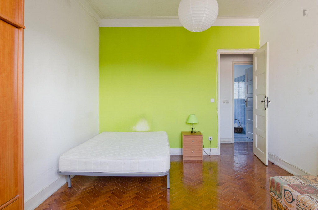 Well-located single bedroom in trendy Alvalade neighbourhood