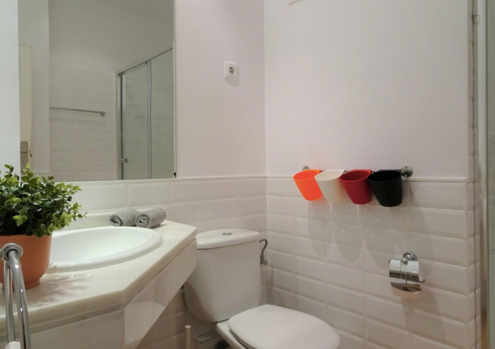Cool double bedroom near Rubén Darío metro station