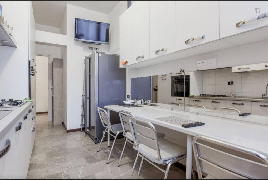 Comfortable double bedroom close to Porta Romana metro station