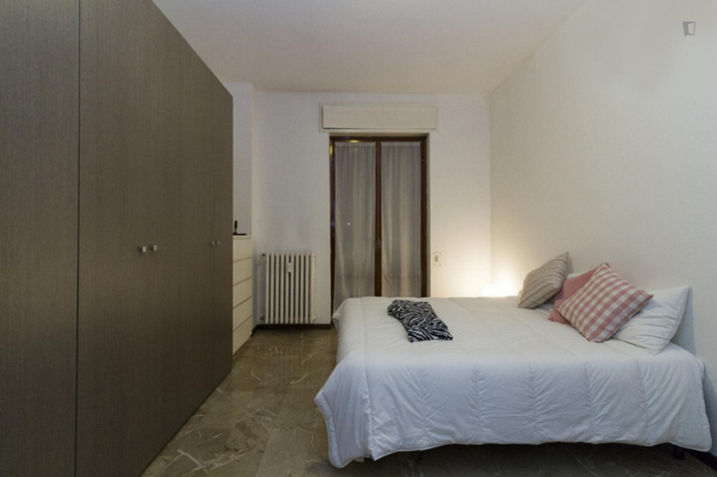 Comfortable double bedroom close to Porta Romana metro station