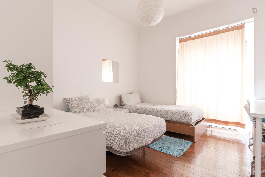 Twin bedroom with balcony in student apartment near Areeiro metro station