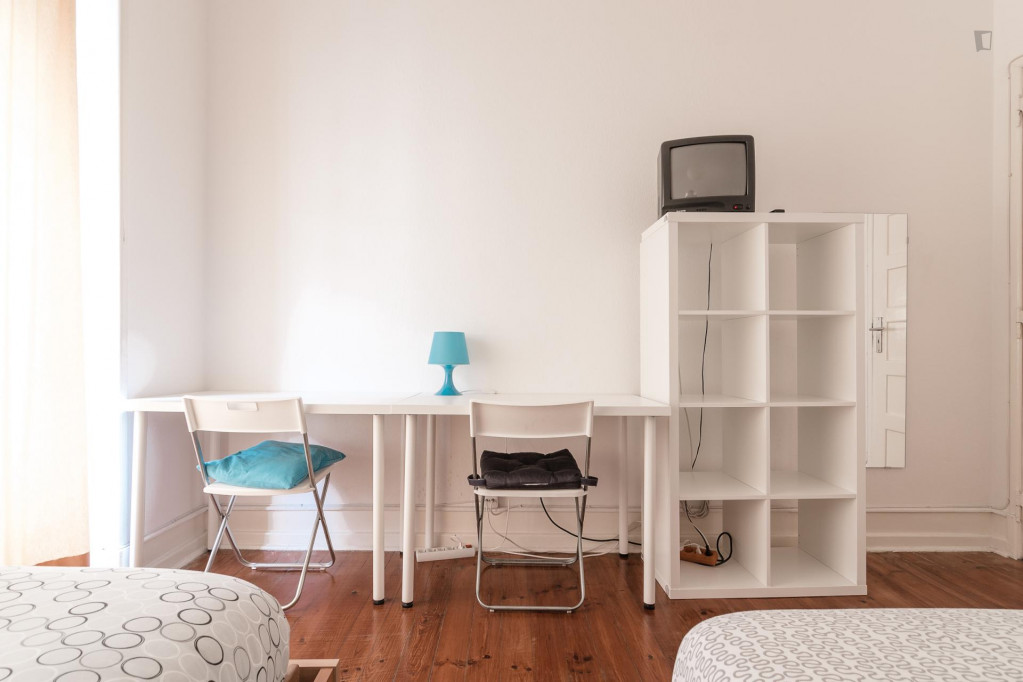 Twin bedroom with balcony in student apartment near Areeiro metro station