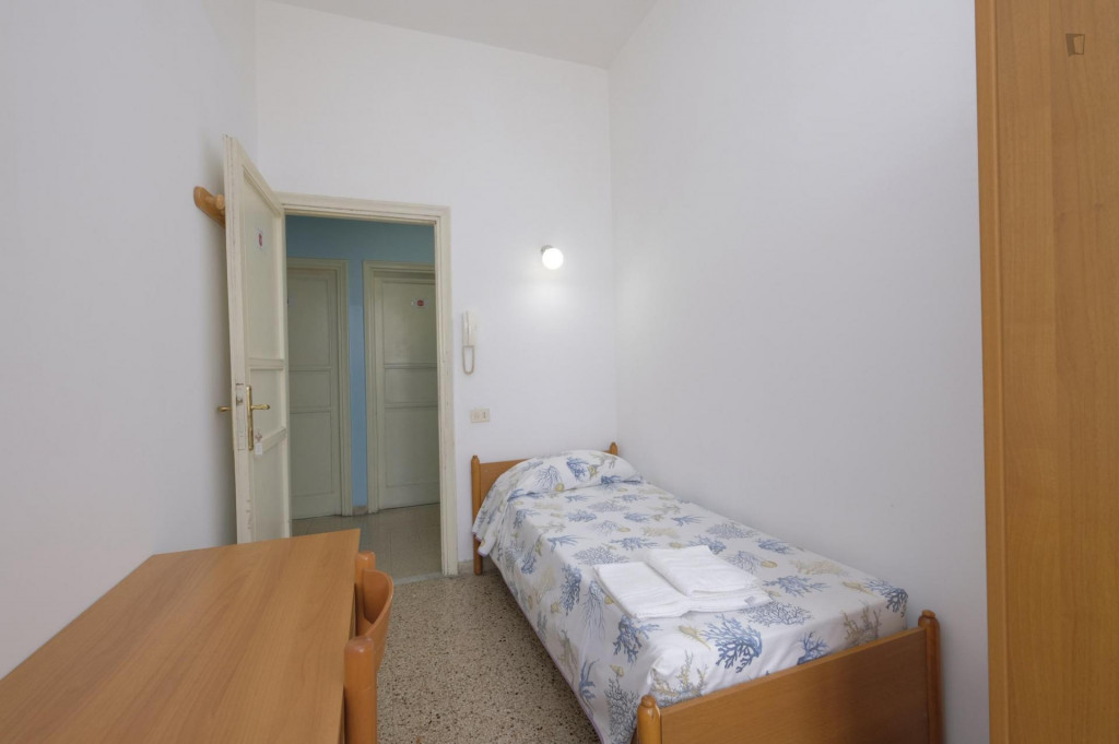 Single bedroom not far from Sapienza University