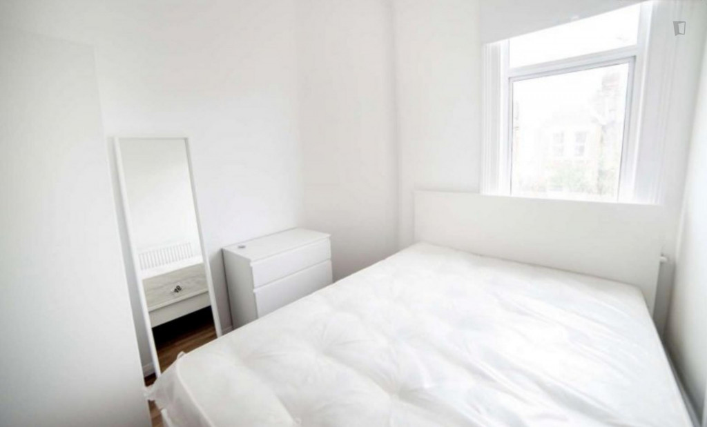 Bright bedroom in Noel Park