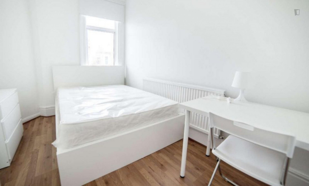 Bright bedroom in Noel Park