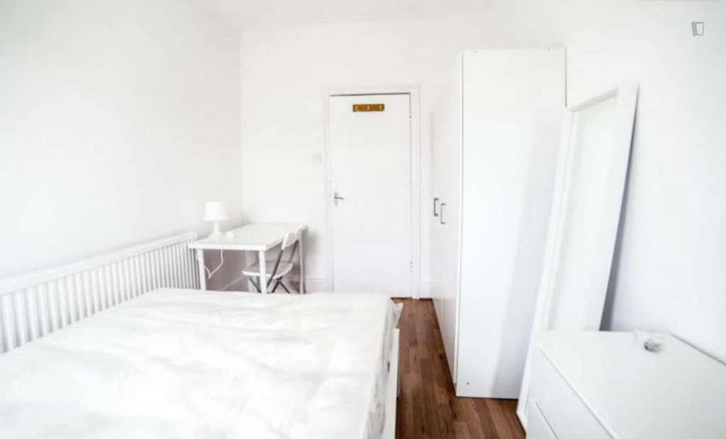 Bright bedroom in Noel Park