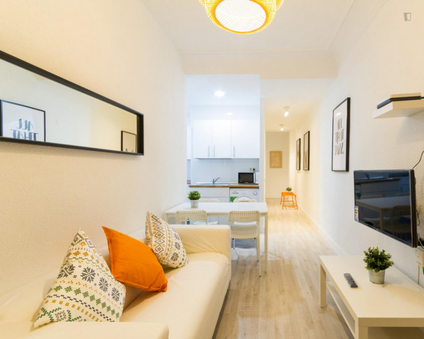 Spacious double bedroom near Islas Filipinas metro station