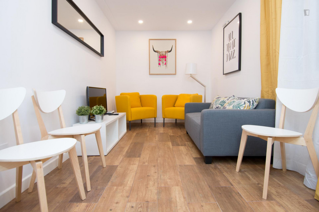 Stylish double bedroom in Cuatro Caminos