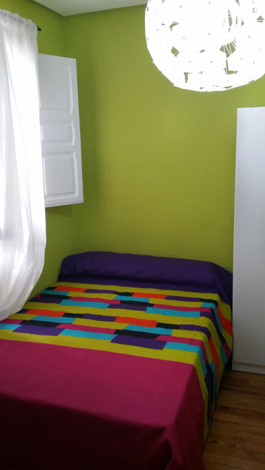 Cool double bedroom in well-connected Trafalgar neighbourhood