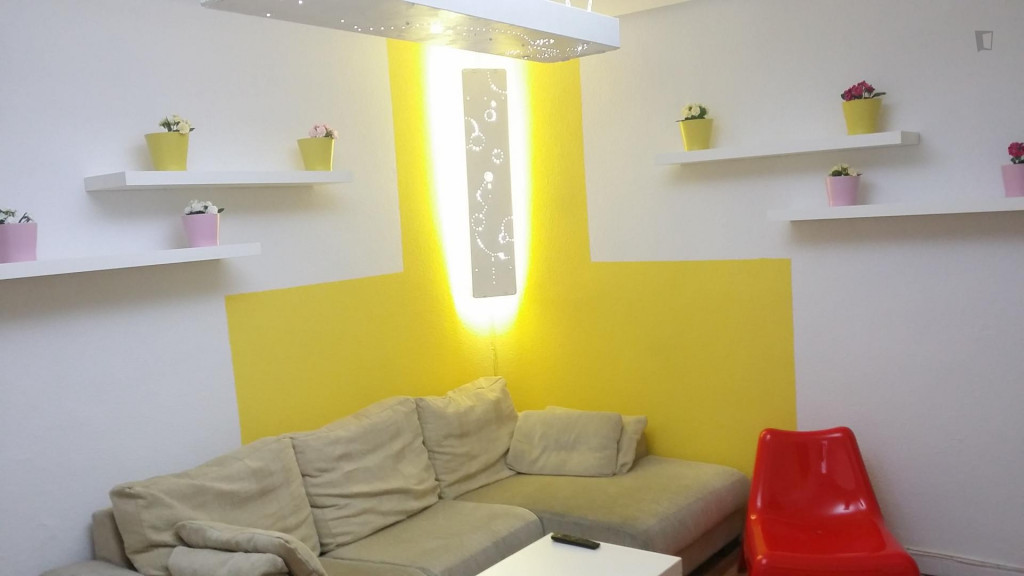 Cool double bedroom in well-connected Trafalgar neighbourhood