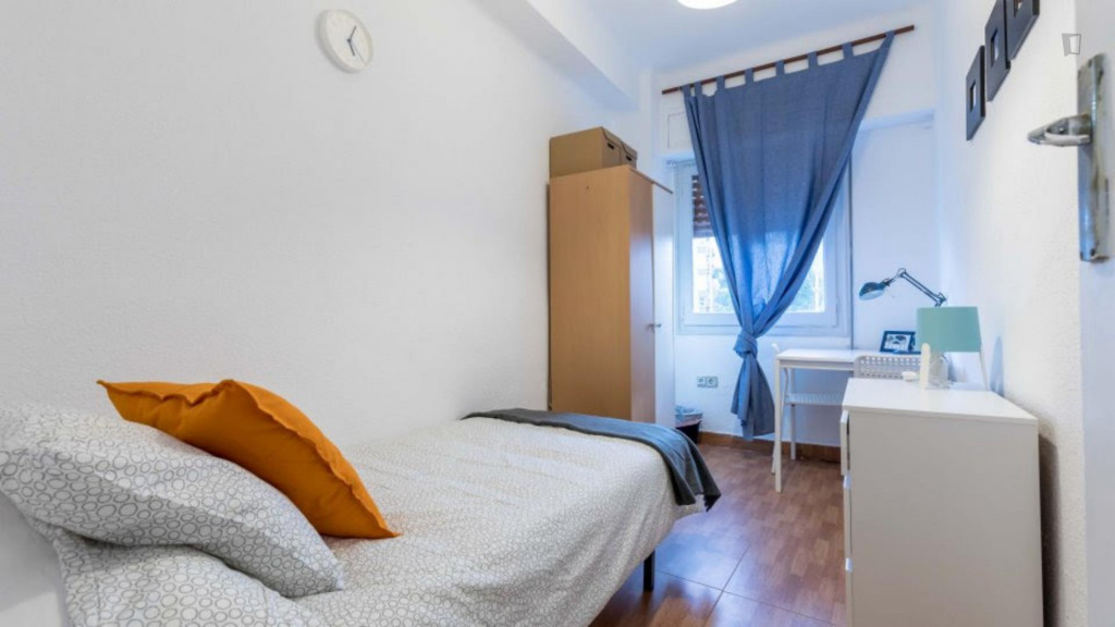 Attractive double bedroom in Aiora
