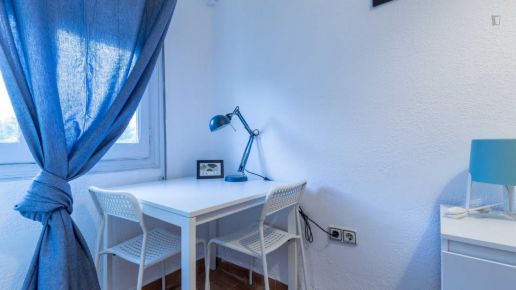 Attractive double bedroom in Aiora
